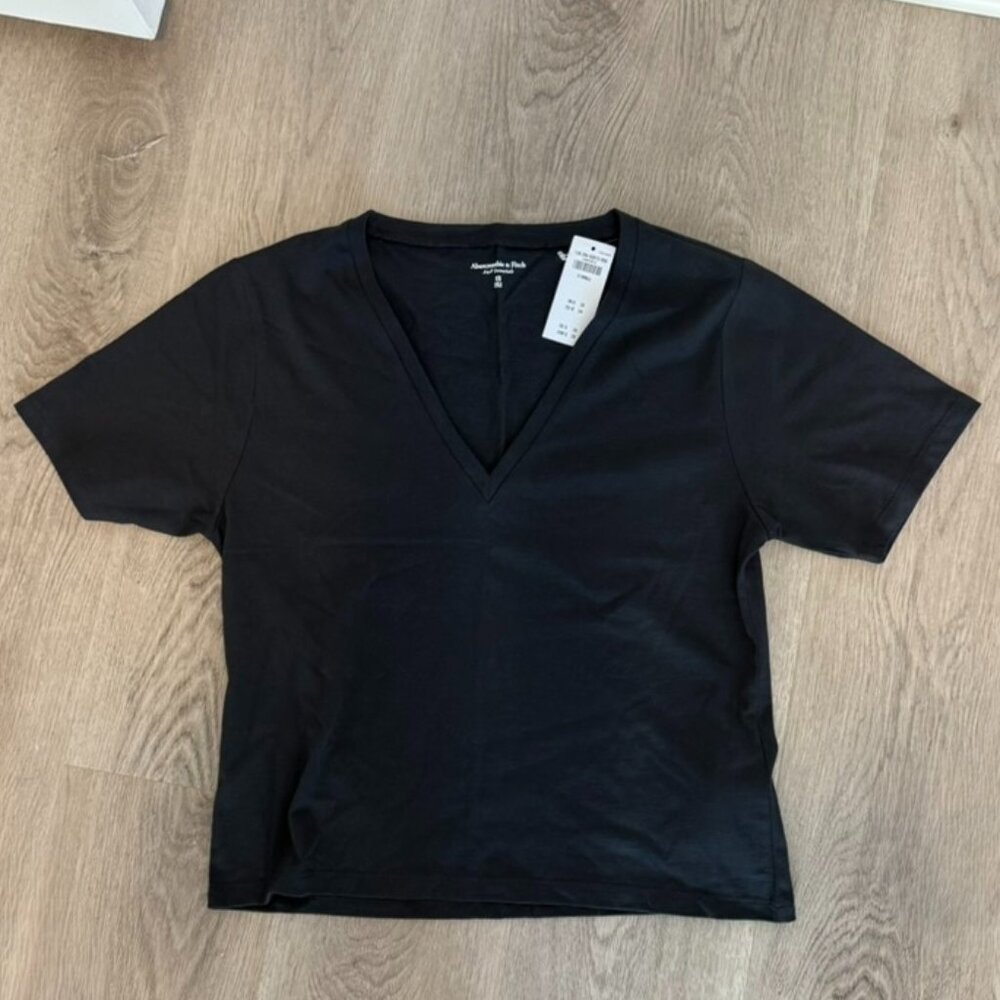 NWT Abercrombie V-Neck Tee, Sz XS